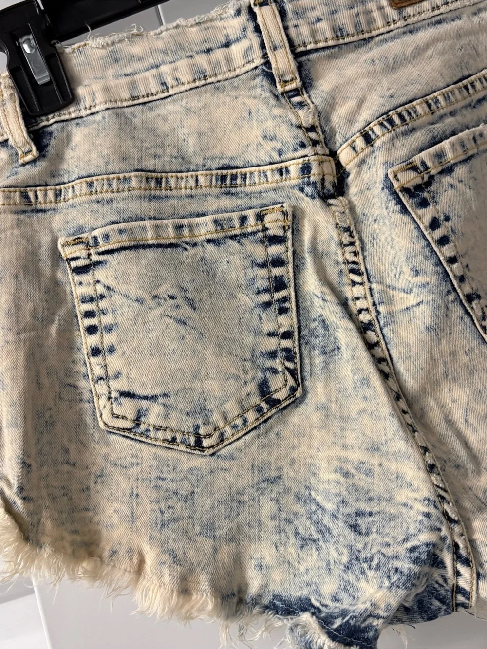 Acid Wash Frayed Hem Women's Denim Shorts - Light Blue GJG Jeans